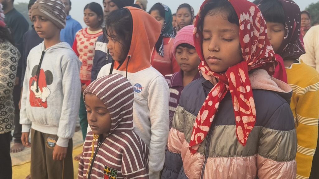 kids-practice-sunyoga