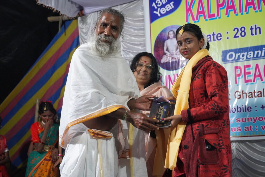 Swamiji and Smita Maa deliver prices and Kalpatru Festival