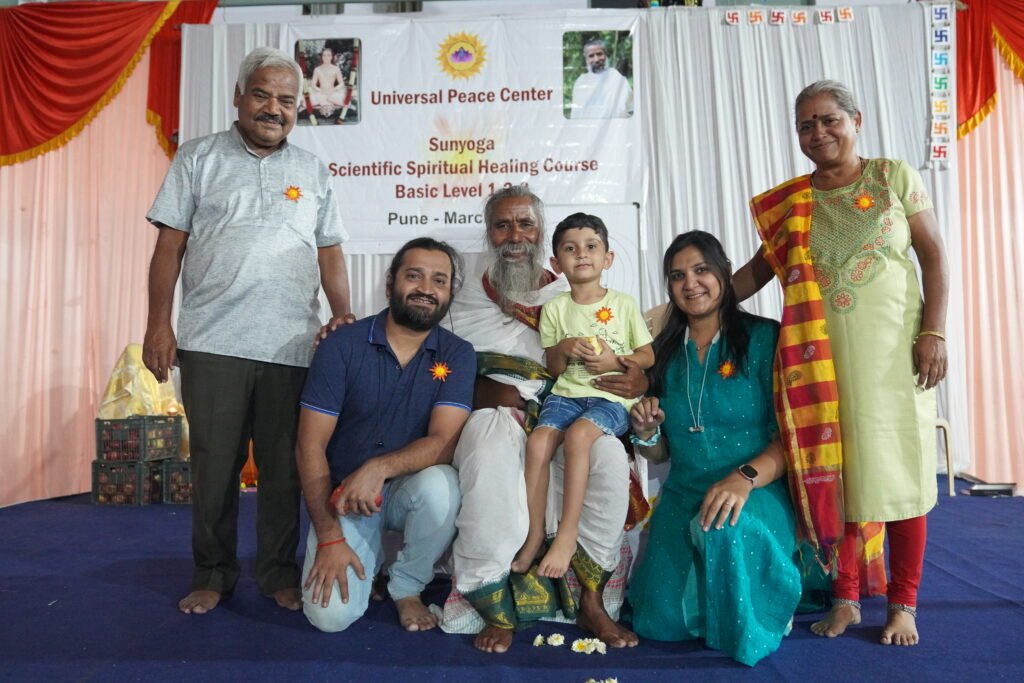The full Kulkarni family with Swamiji
